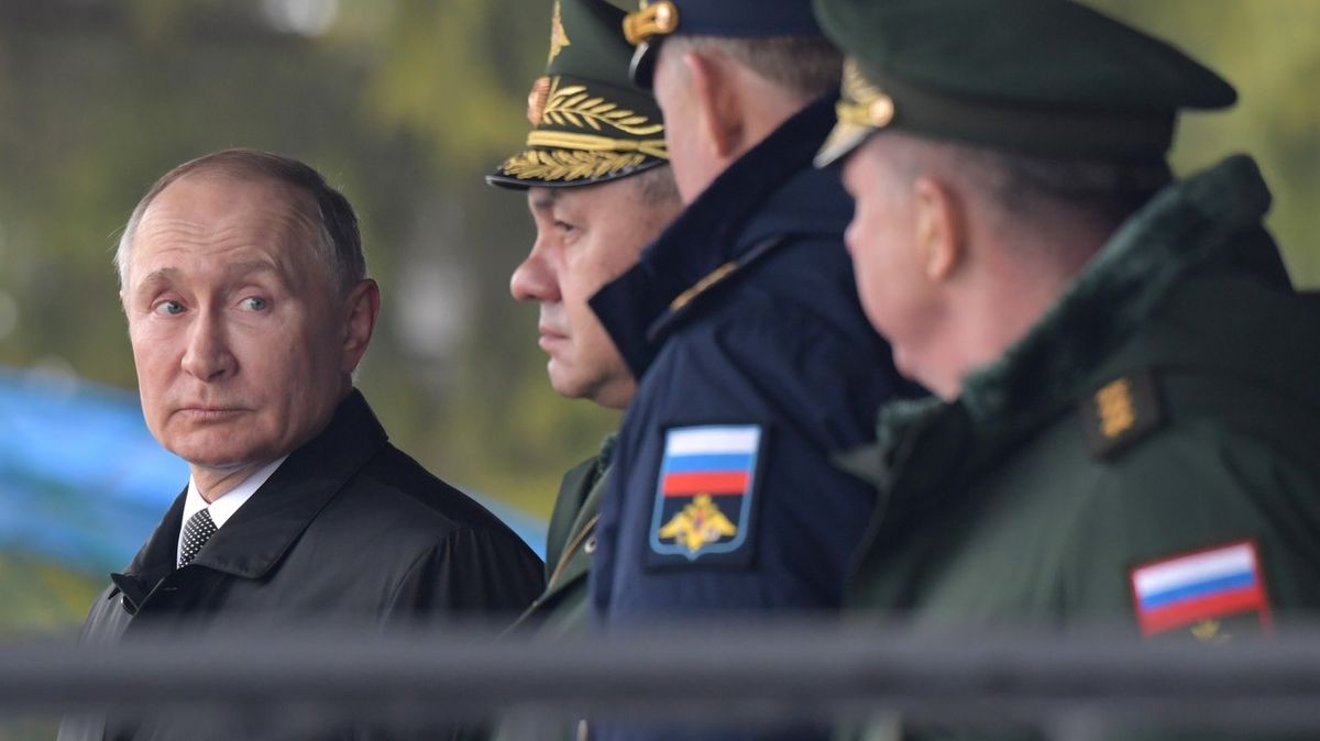 Rusko další ofenzivy vzdalo. Už chce jen zuby nehty zabránit Ukrajincům v protiútoku